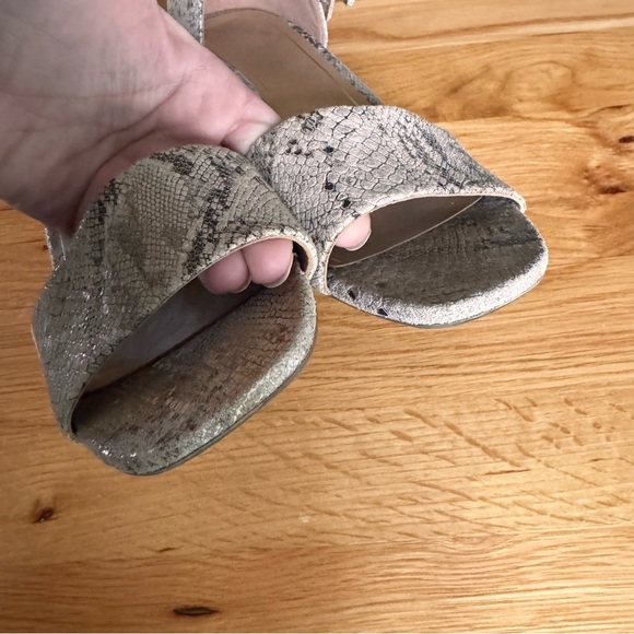 Vionic Chardonnay Heeled Sandal in "Oatmeal Leather Snake Print" Size 7.5 - Picture 12 of 16